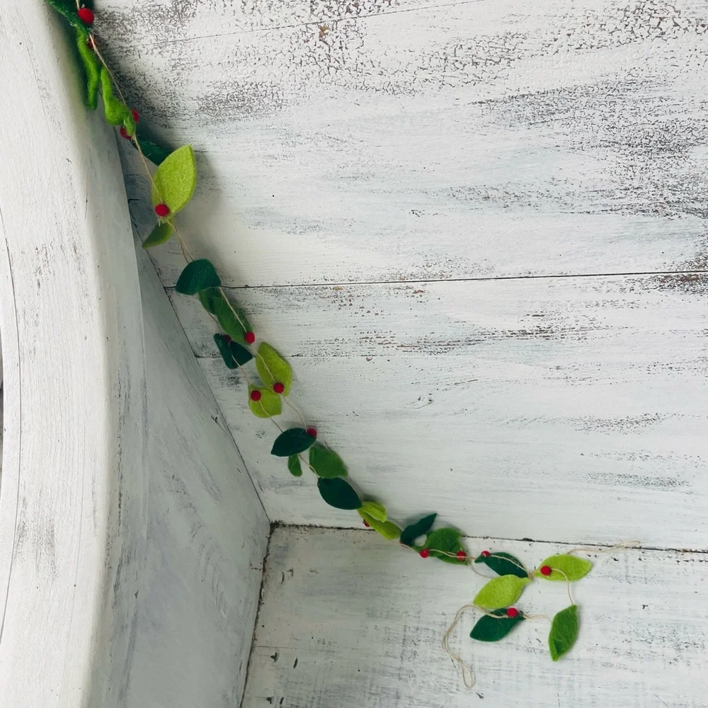 *Berry Leaves Felt Garland